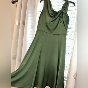 Gal Meets Glam cocktail dress